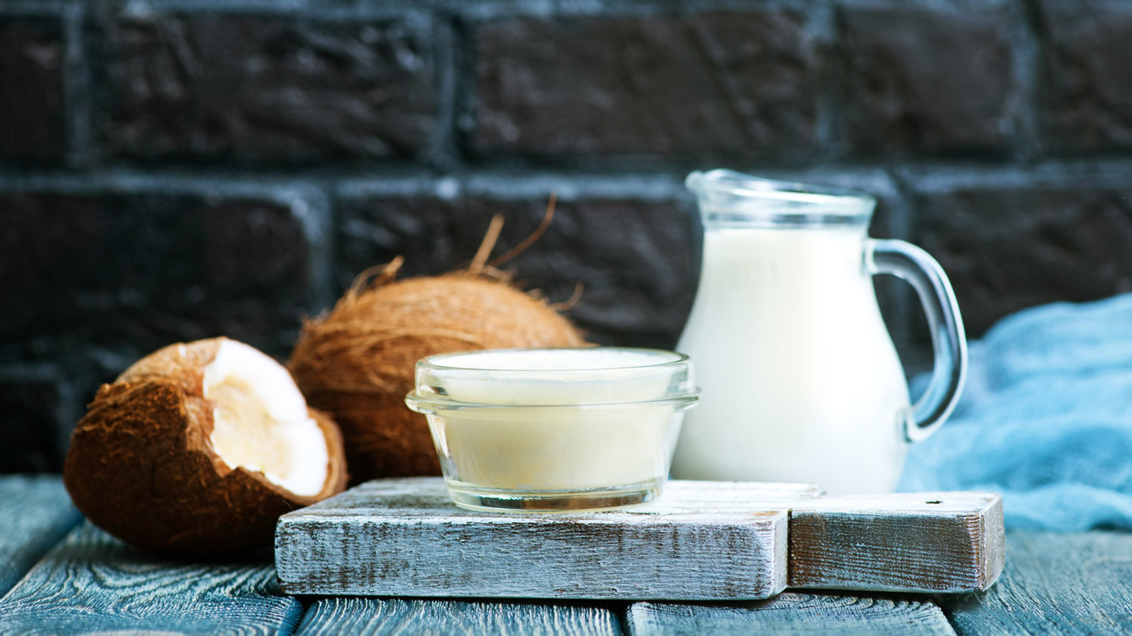 The difference coconut milk and coconut water (2)